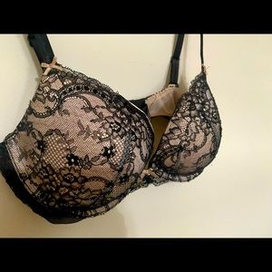 Bra set Victoria’s Secret 34D- small